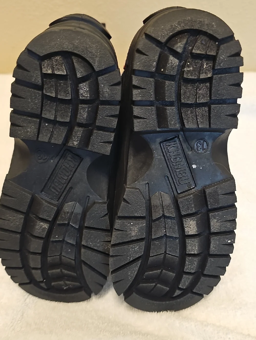 Khombu Black Snow Boots with Red Accents